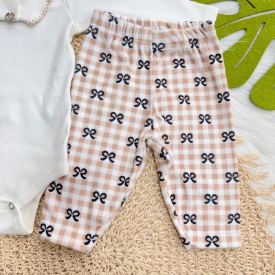 Conj. Body Manga Longa Gola Bordada e Calça em Plush Lacinhos - Off White e Caramelo